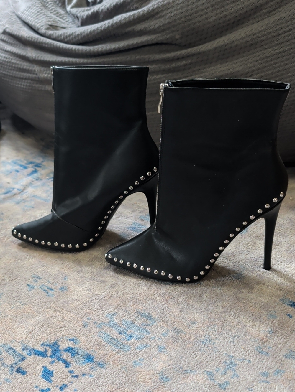Women's Black Studded Pointed-Toe Stiletto Ankle Boots Sz 9